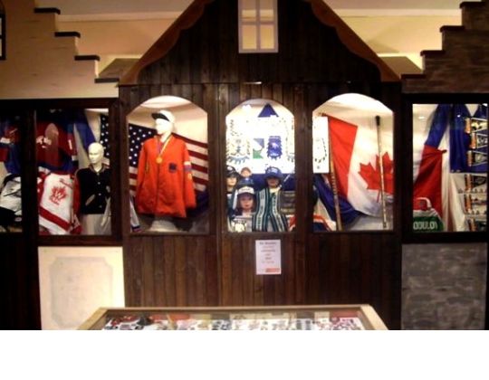 EXPOSITION DE LA COLLECTION DE HOCKEY SUR GLACE &lsquo;CAMIEL VAN BEETHOVEN&rsquo;